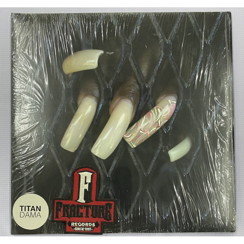 TITAN – DAMA VINYL WHITE 0780742216647